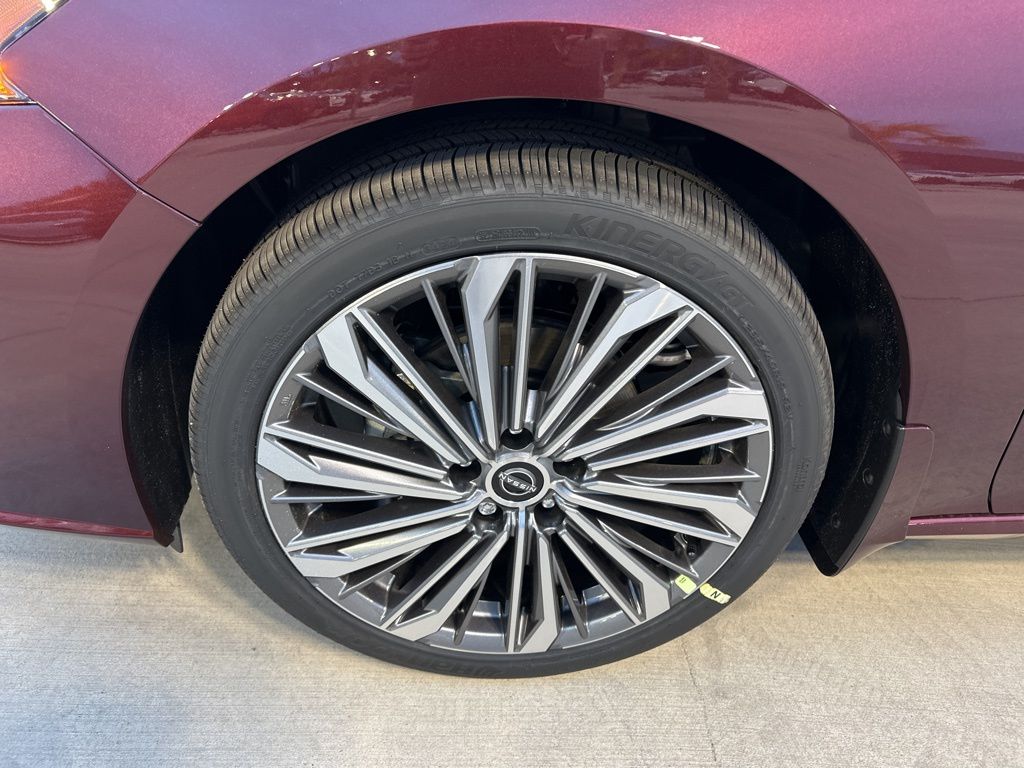 2025 Garnet Pearl Metallic Nissan Altima 2.5 SL FWD Sedan