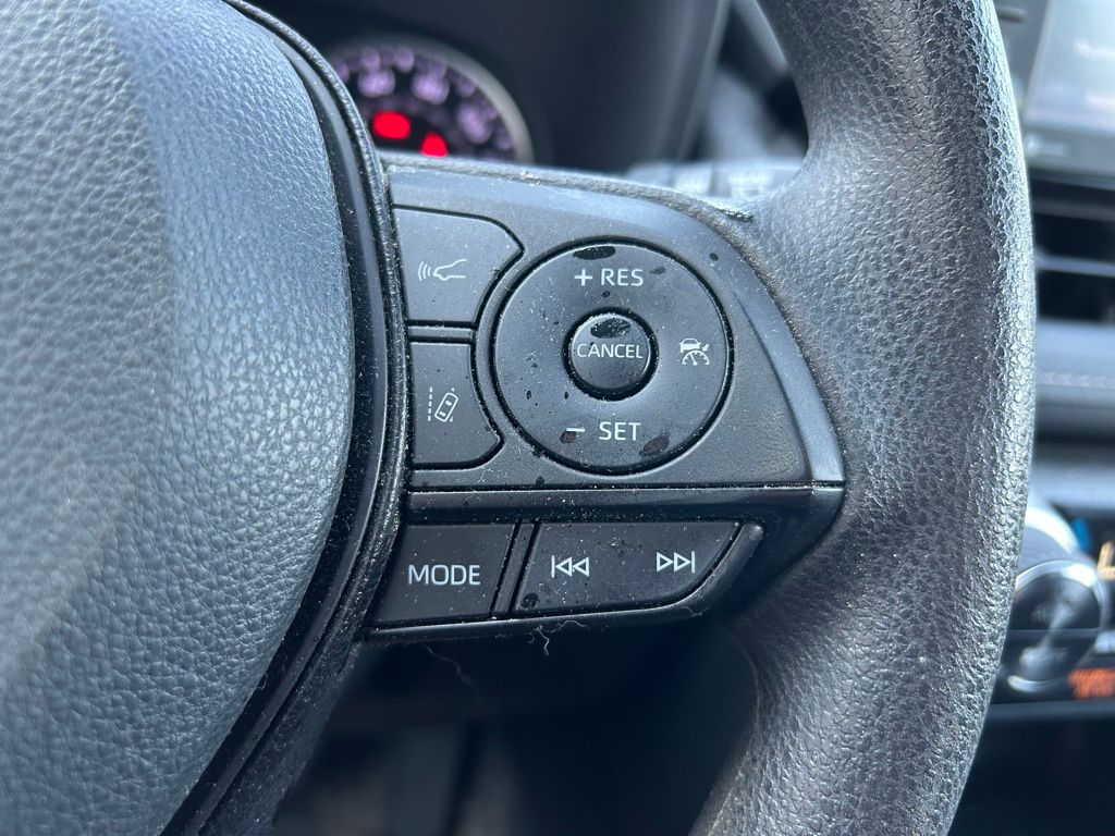 Thumbnail: 2022 Toyota RAV4 - 19