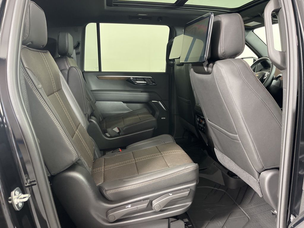 Thumbnail: 2026 Chevrolet Suburban - 11