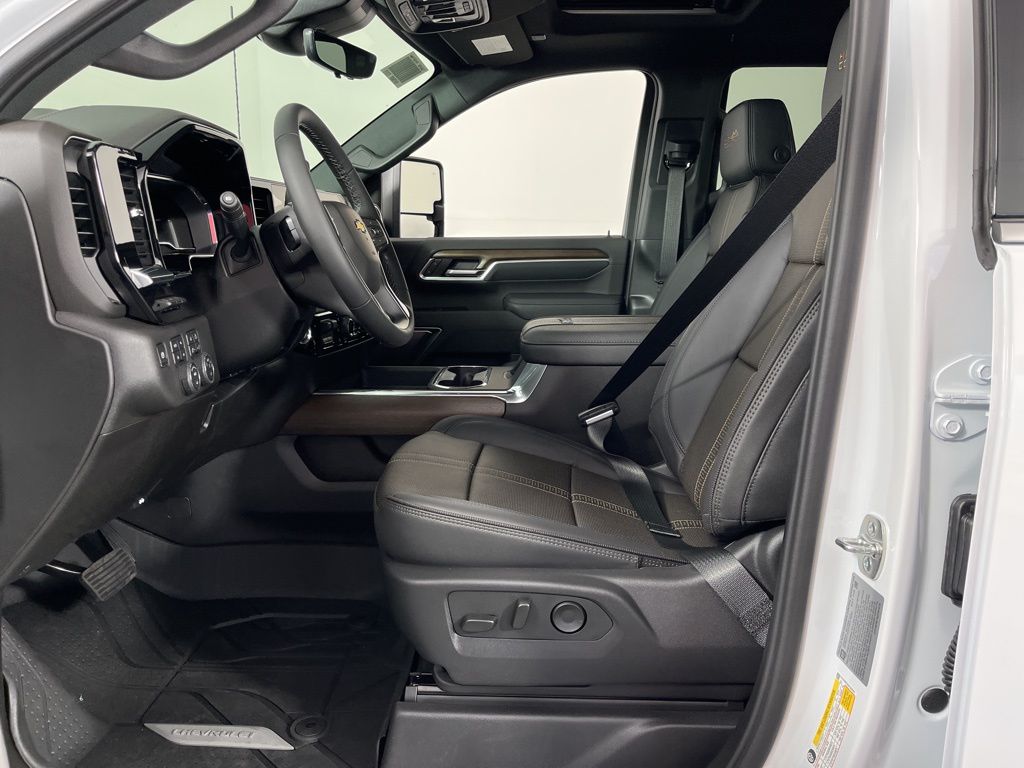 Thumbnail: 2025 Chevrolet Silverado 2500 - 25