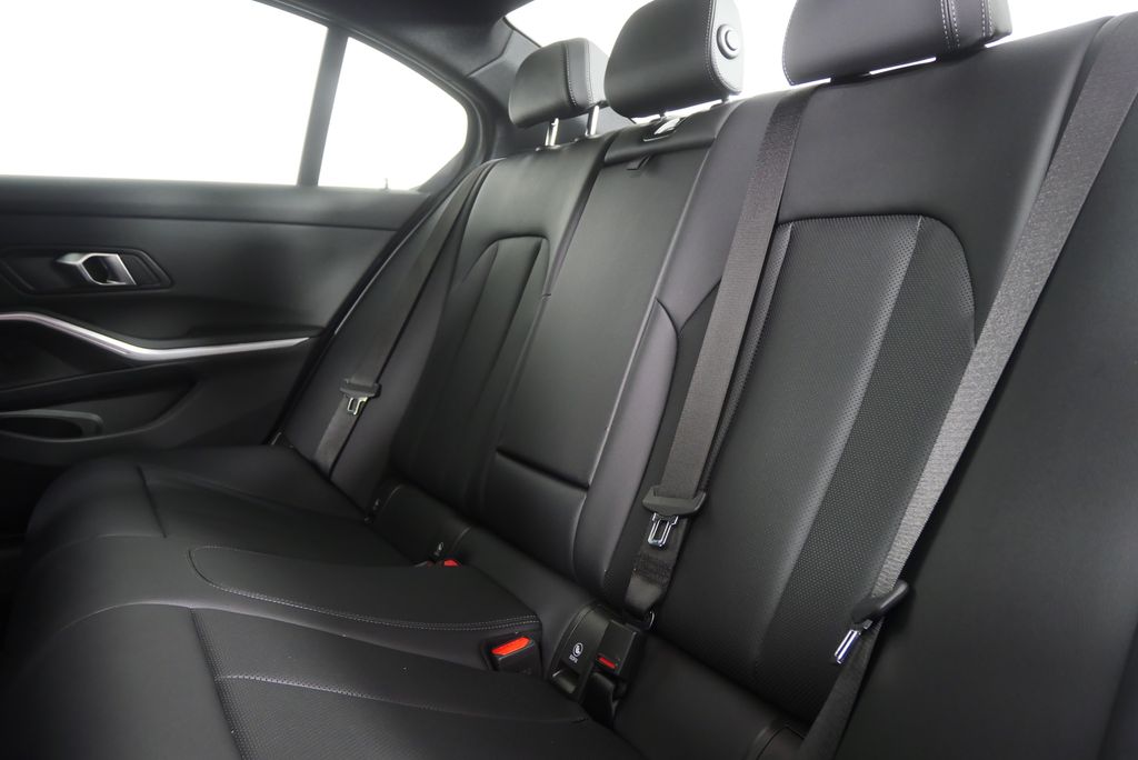 Thumbnail: 2025 BMW 3 Series - 15