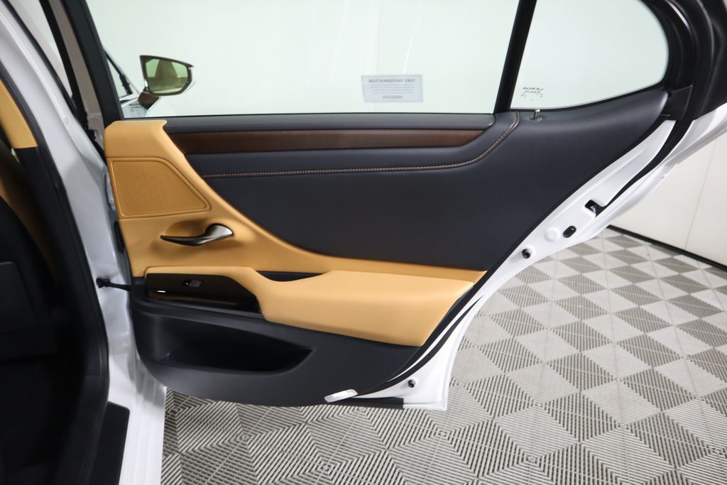2025 Lexus ES Hybrid 300h 27