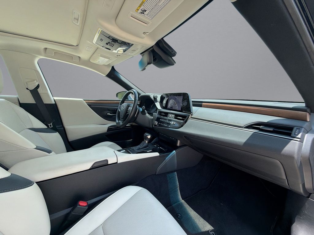 Thumbnail: 2024 Lexus ES - 15