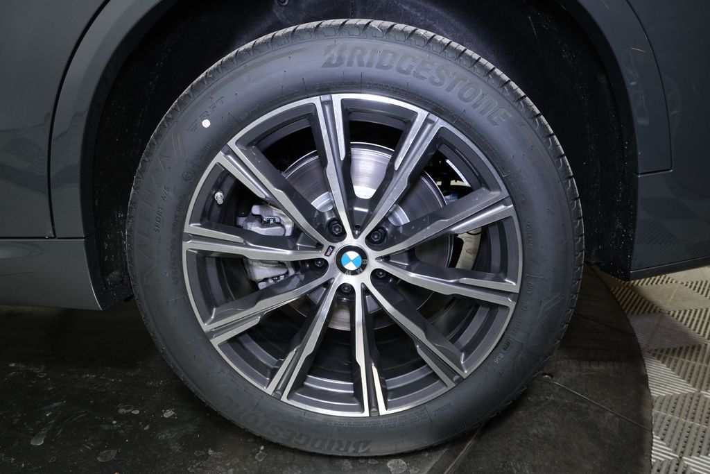 Thumbnail: 2025 BMW X5 - 12