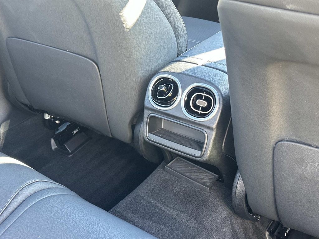 Thumbnail: 2025 Mercedes-Benz C-Class - 28