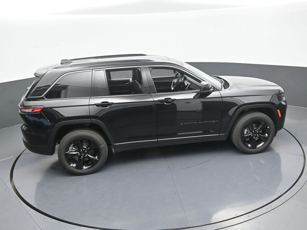New 2026 Diamond Black Crystal Pearlcoat Jeep Limited image 47