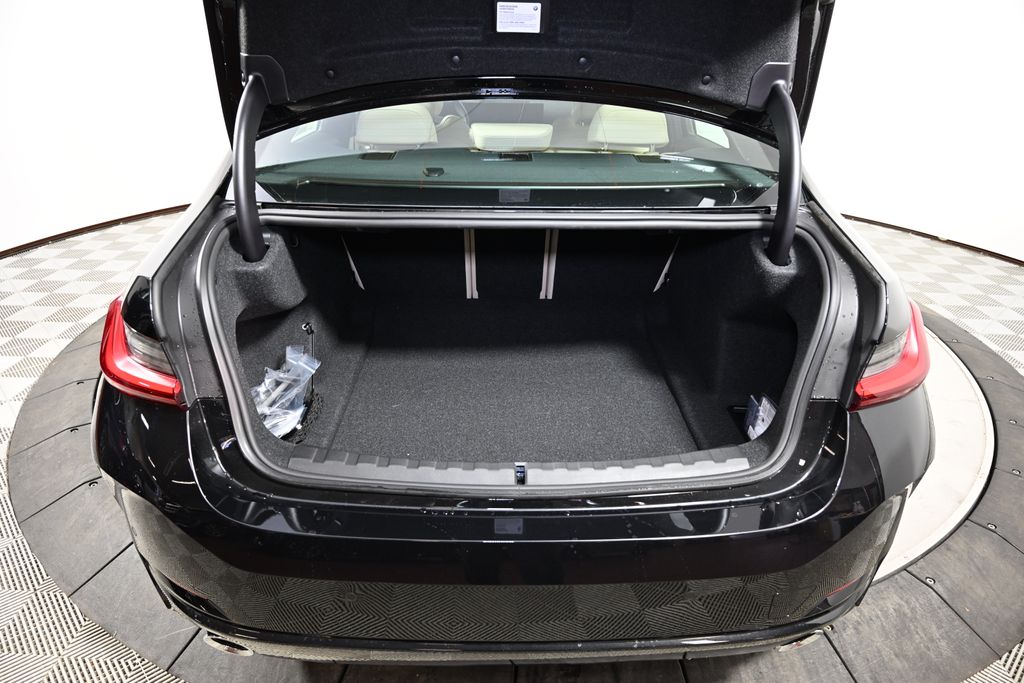 Thumbnail: 2026 BMW 3 Series - 10