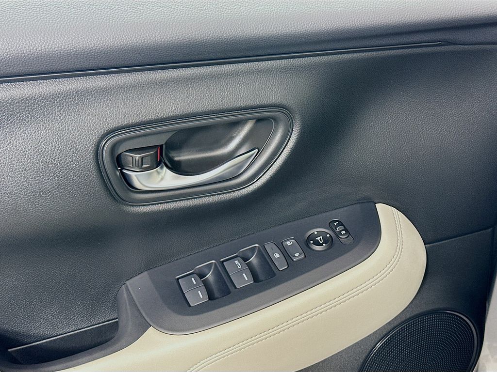 2025 Honda HR-V LX 17