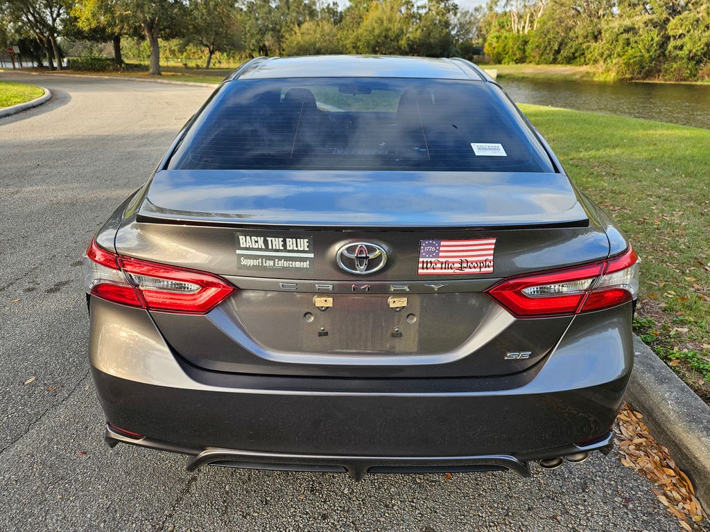 2018 Toyota Camry SE 4