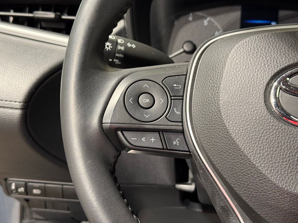 2023 Toyota Corolla Cross LE 23