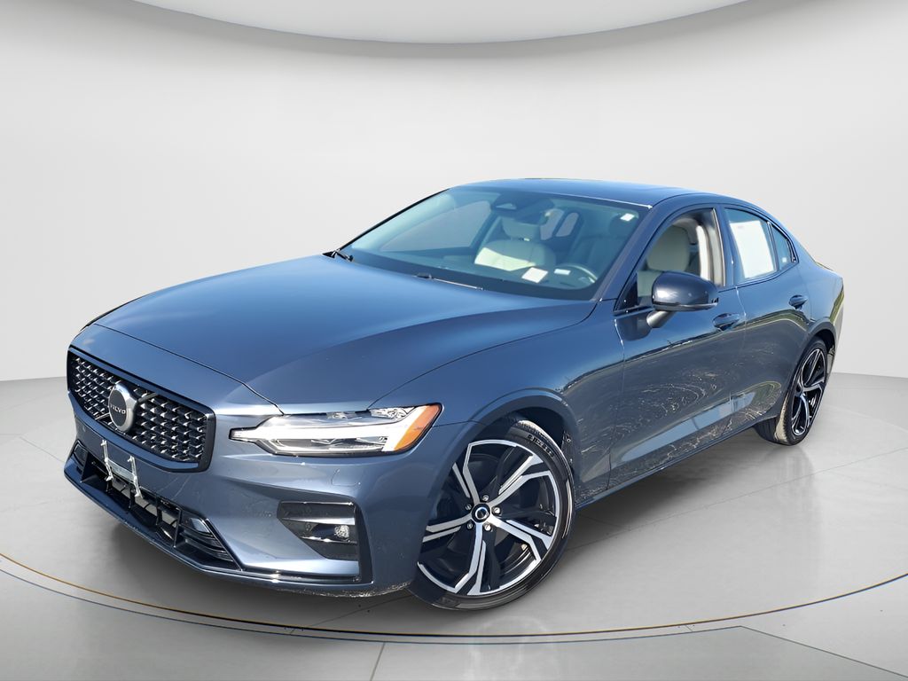 2024 Volvo S60 B5 Core Dark Theme FWD