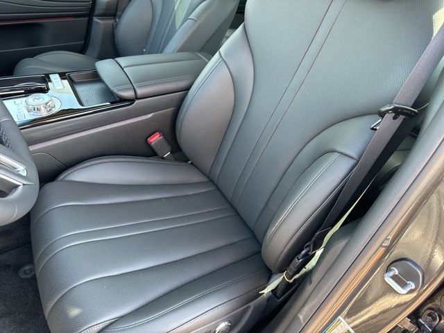 Thumbnail: 2025 Genesis G80 - 28