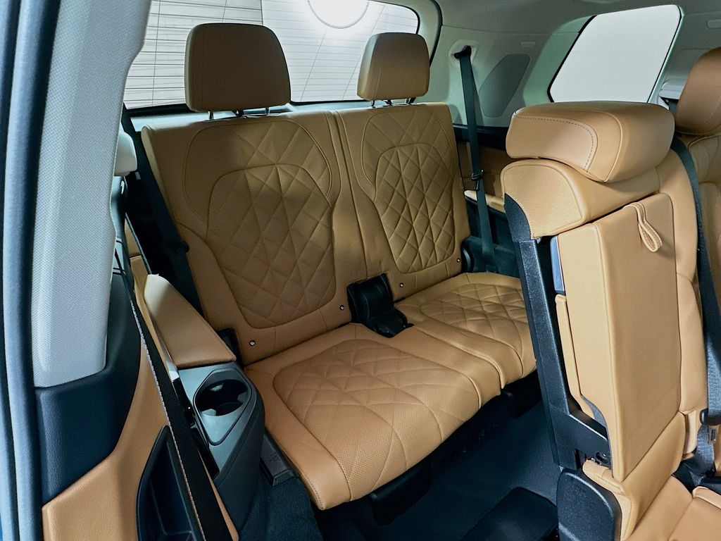 Thumbnail: 2024 BMW X7 - 28