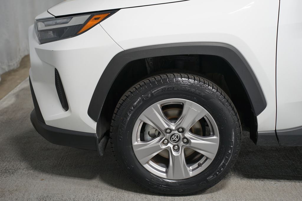 2023 Toyota RAV4 XLE 5