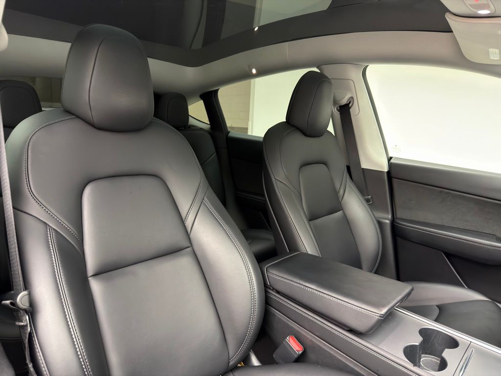 Thumbnail: 2022 Tesla Model Y - 6