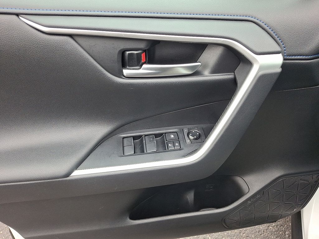 Thumbnail: 2021 Toyota RAV4 - 13