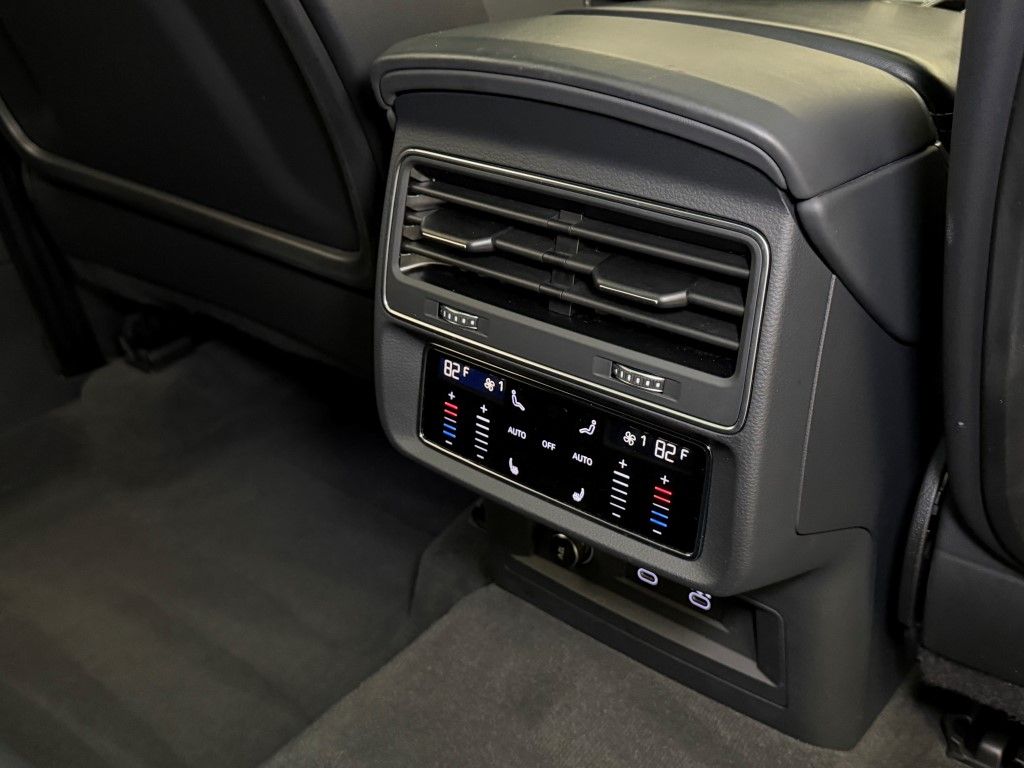 Thumbnail: 2021 Audi SQ7 - 29