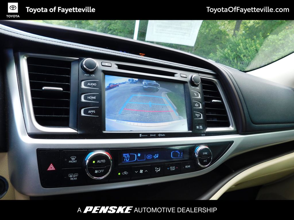 Thumbnail: 2016 Toyota Highlander - 11