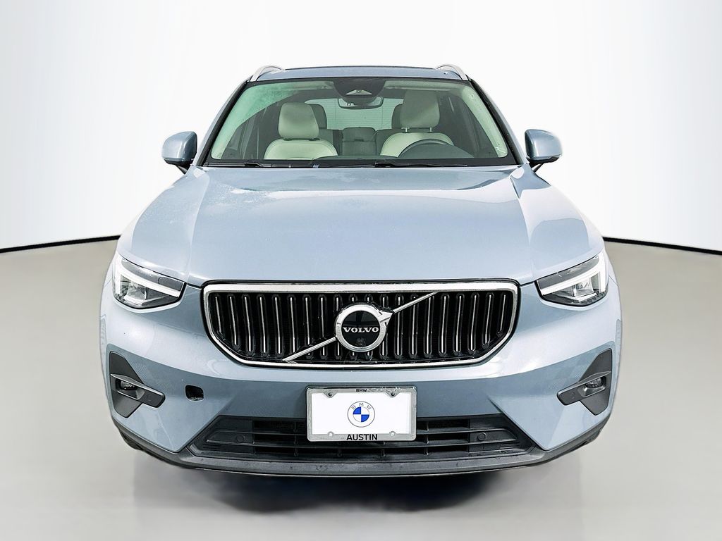 Thumbnail: 2023 Volvo XC40 - 2