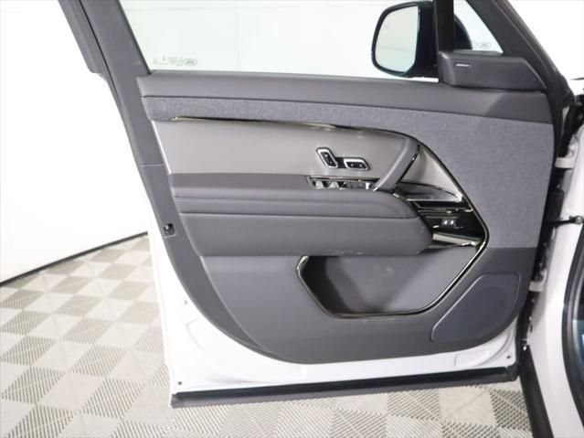 Thumbnail: 2026 Land Rover Range Rover Sport - 26