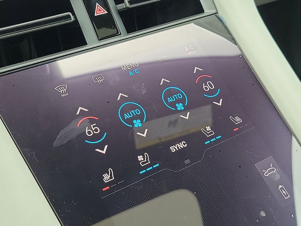 Thumbnail: 2025 Porsche Taycan - 16