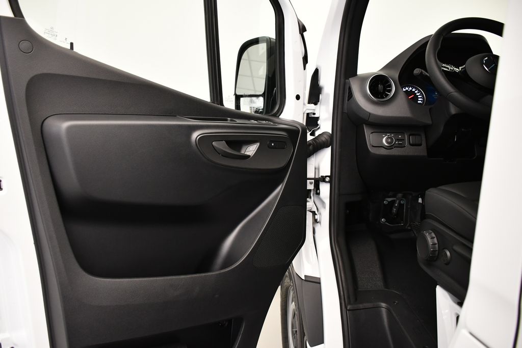 Thumbnail: 2025 Mercedes-Benz Sprinter - 20