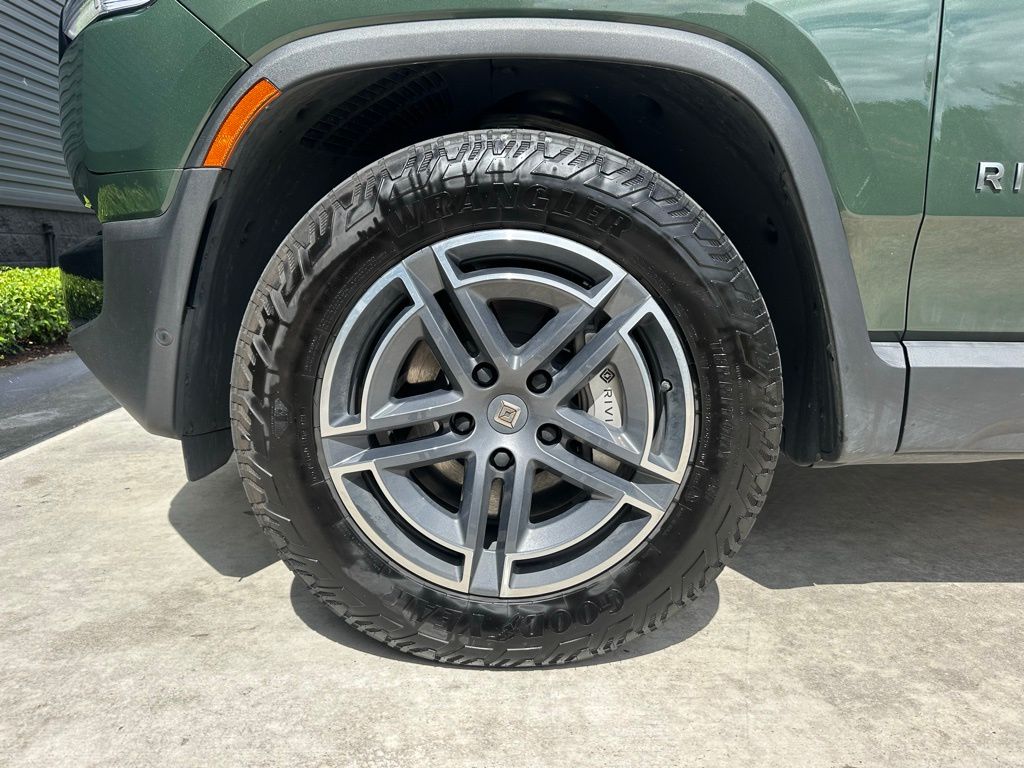 Thumbnail: 2025 Rivian R1S - 15