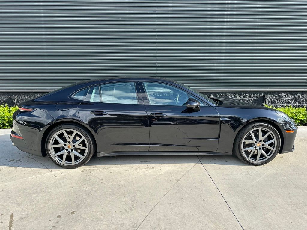 2025 Porsche Panamera  8