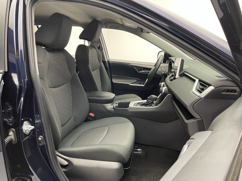 2023 Toyota RAV4 XLE 18