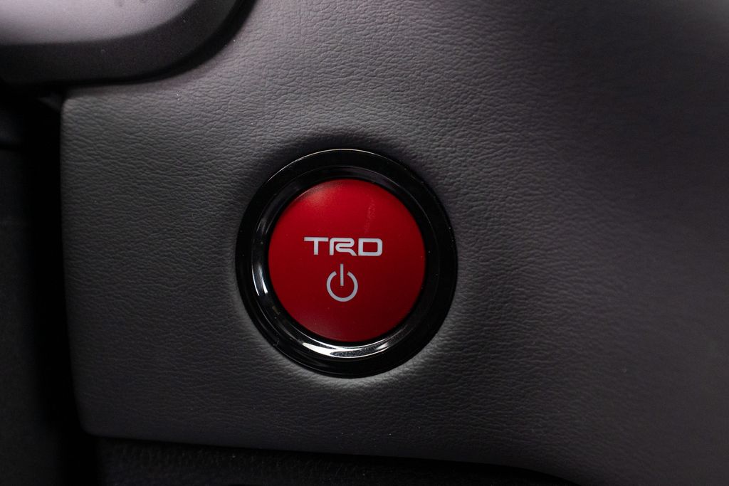 2025 Toyota Tundra Platinum - Photo 29