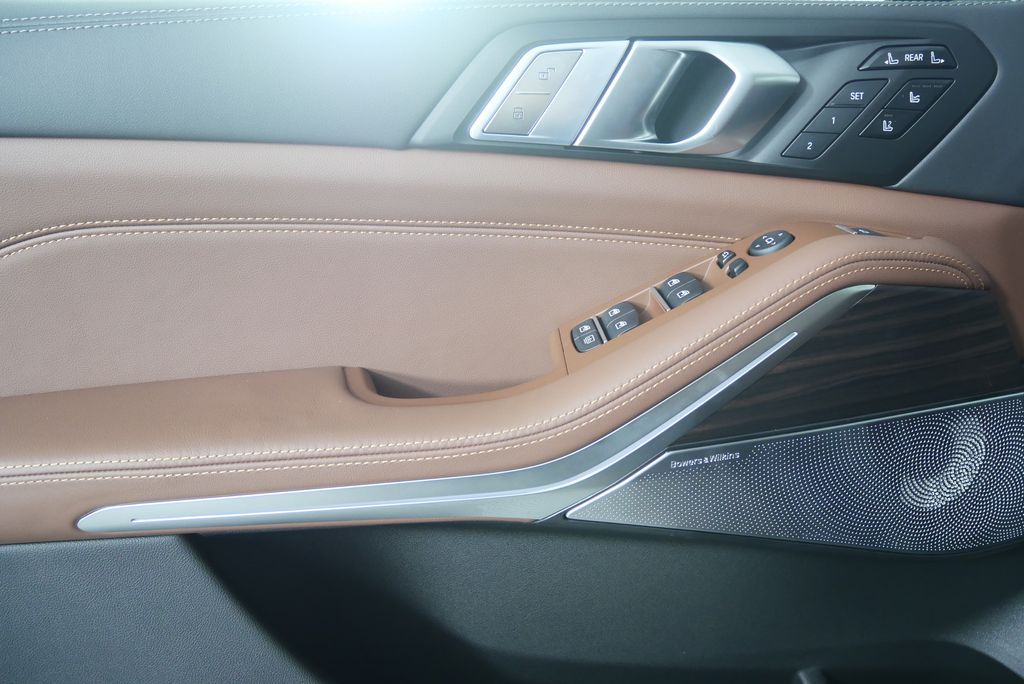 Thumbnail: 2026 BMW X7 - 8