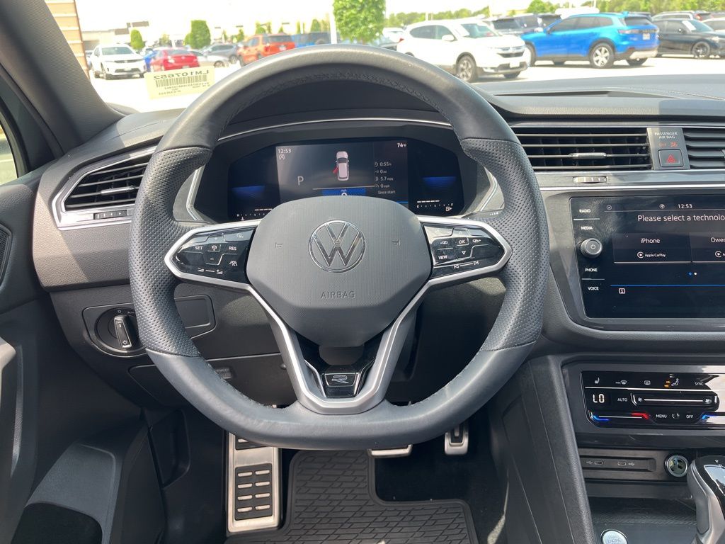 Thumbnail: 2022 Volkswagen Tiguan - 17