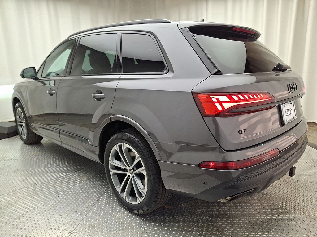 Thumbnail: 2026 Audi Q7 - 4