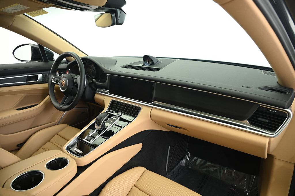 2022 Porsche Panamera Platinum 27
