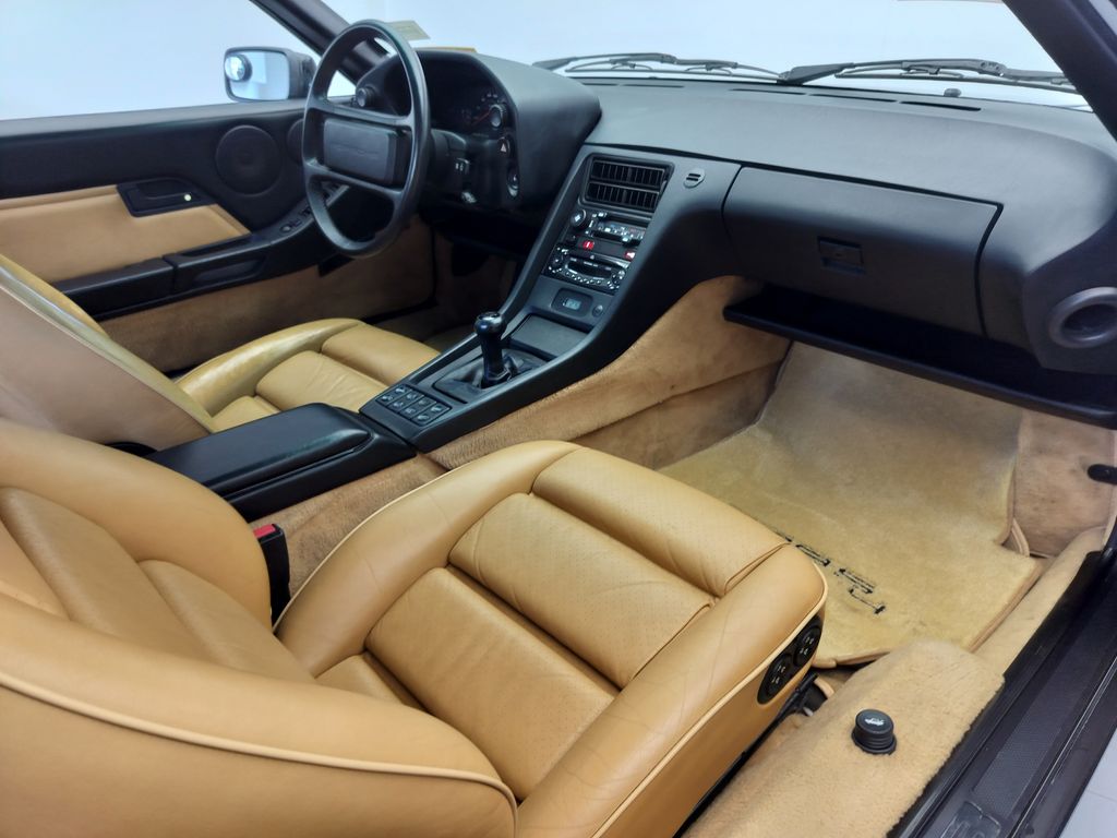 Thumbnail: 1988 Porsche 928 - 7