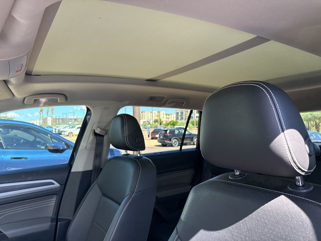 Thumbnail: 2021 Volkswagen Atlas - 3
