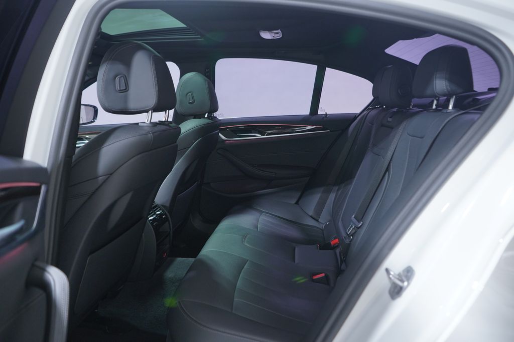 Thumbnail: 2022 BMW 5 Series - 9