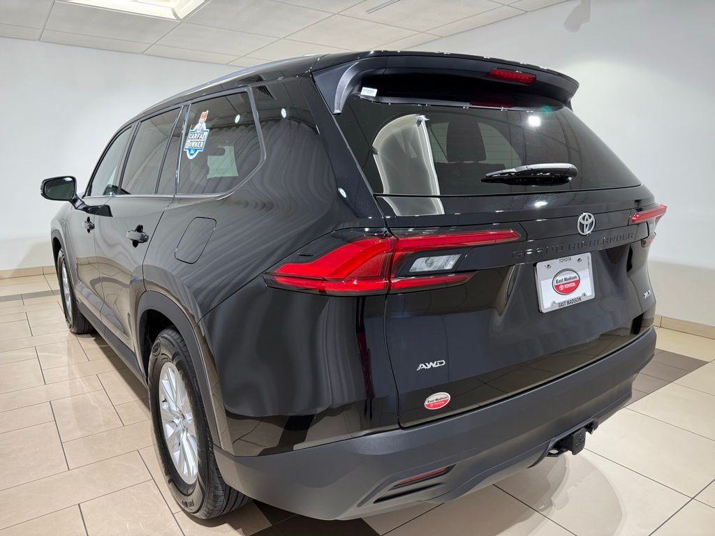 Thumbnail: 2024 Toyota Grand Highlander - 3