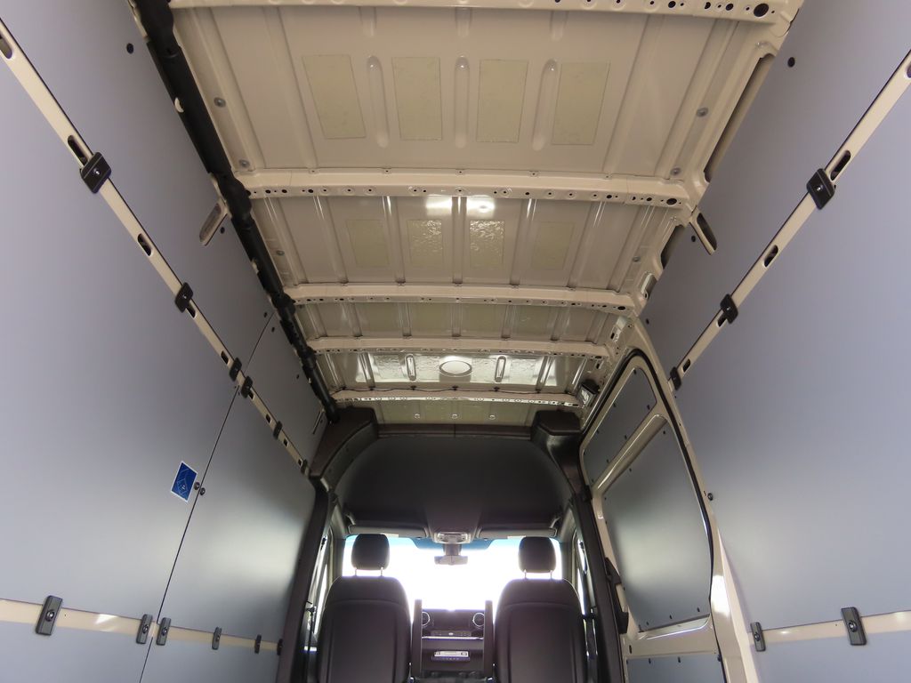 2025 Mercedes-Benz Sprinter 2500 31