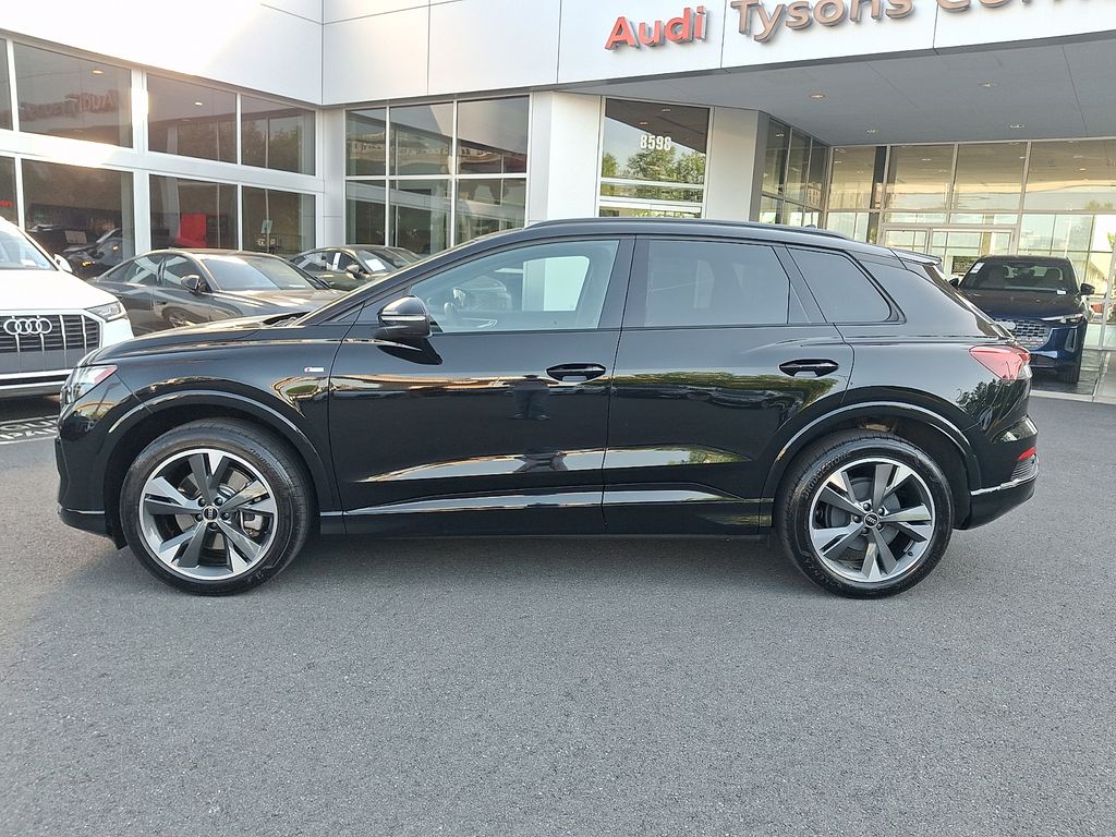 Thumbnail: 2023 Audi Q4 e-tron - 7
