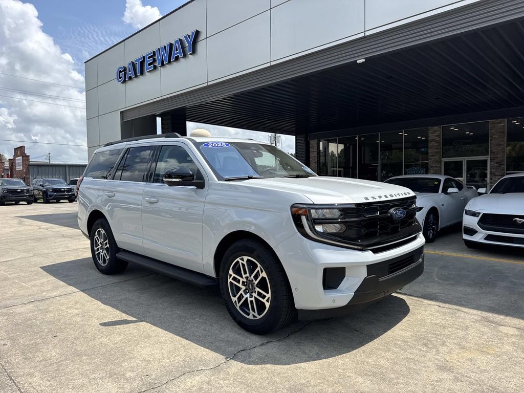 Silver Metallic 2025 Ford Expedition SUV / Crossover 4X2 Automatic