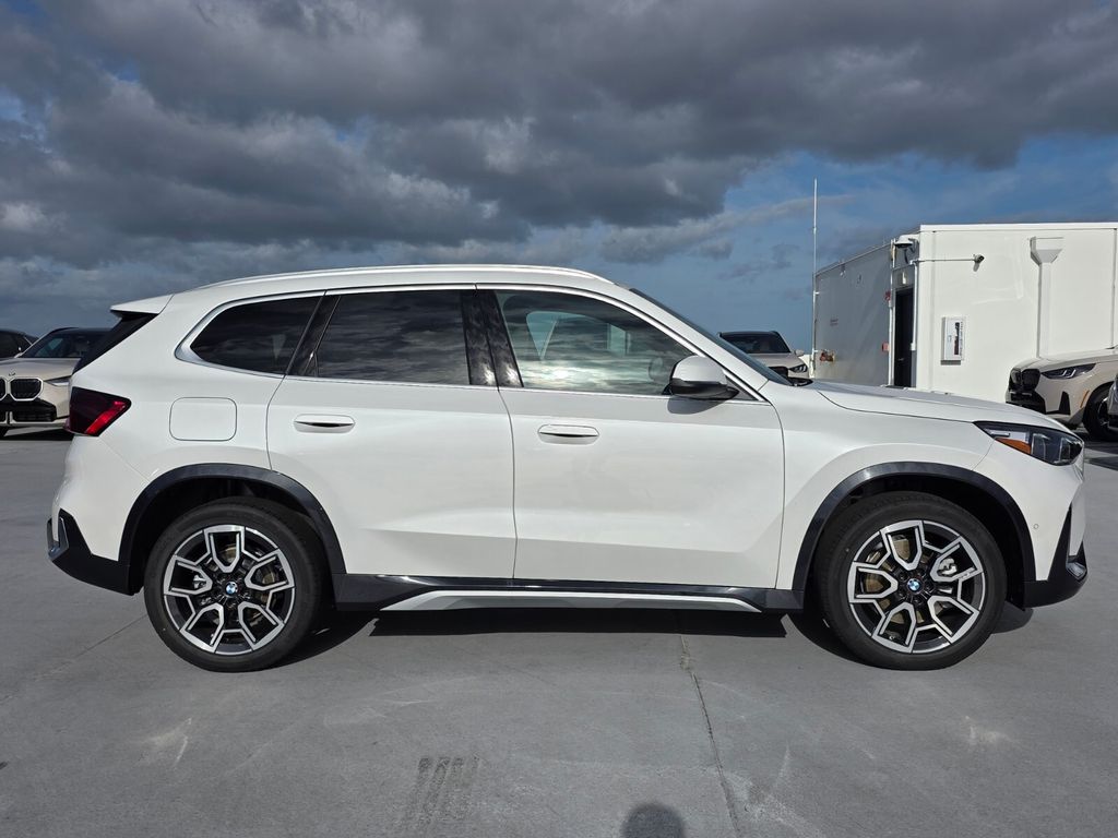 New 2026 White BMW xDrive28i image 3