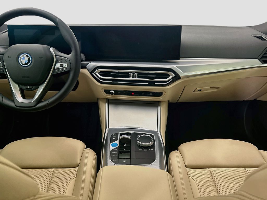 Thumbnail: 2023 BMW i4 - 13