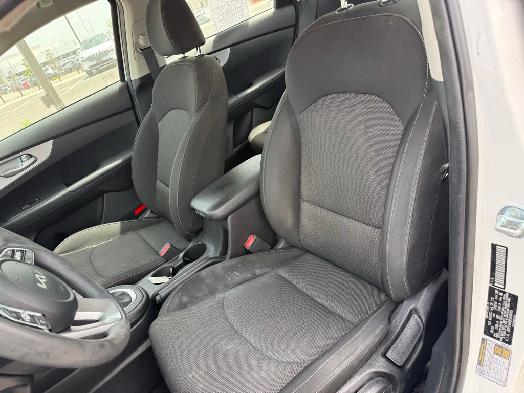 Thumbnail: 2023 Kia Forte - 8