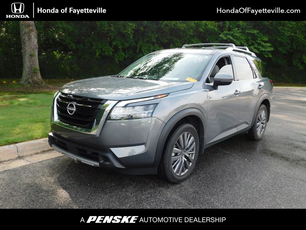 2024 Nissan Pathfinder SL Hero Image