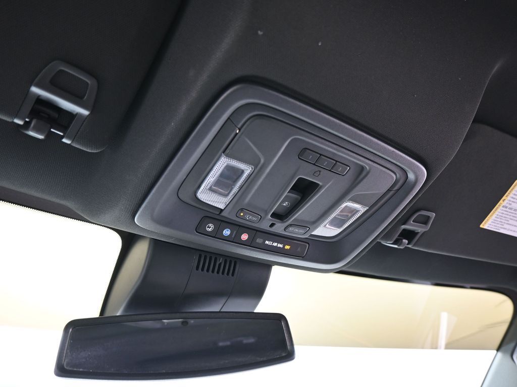 Used 2022 Iridescent Pearl Tricoat Chevrolet High Country image 23