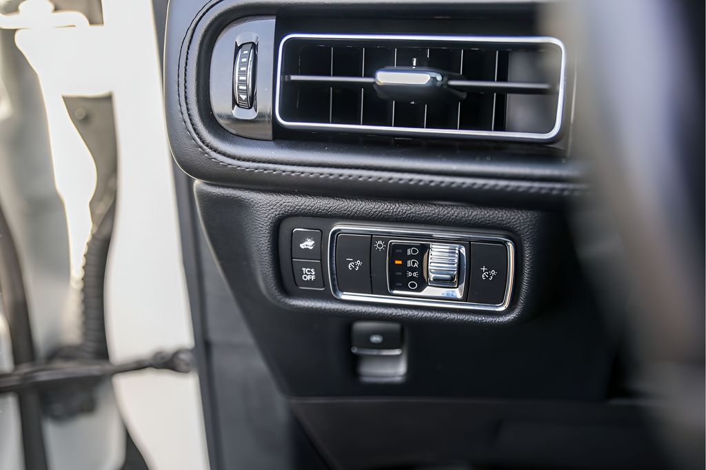 Used Car 2021 Lincoln Nautilus  Standard For Sale Under $30,000 In Austin, Texas