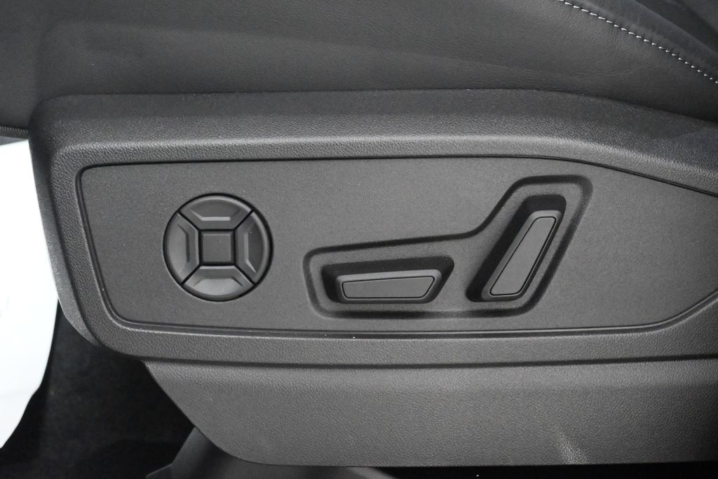 Thumbnail: 2025 Audi Q5 - 26