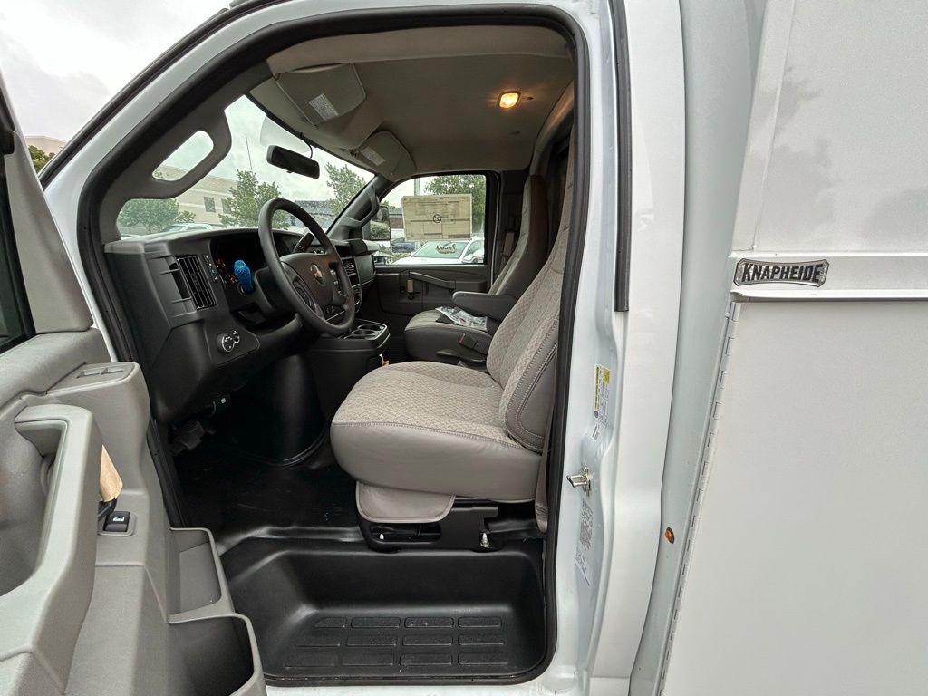 New 2025 Summit White Chevrolet Work Van image 9