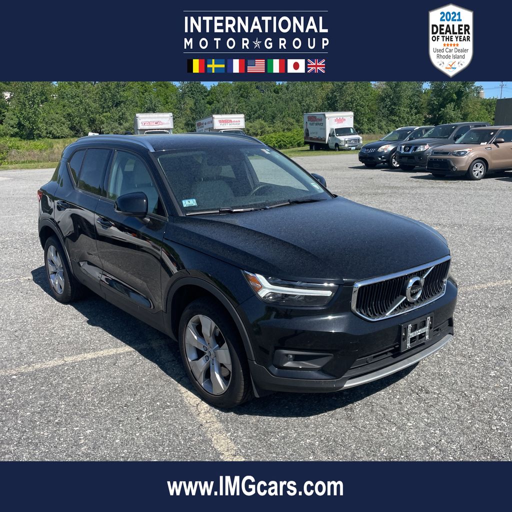 2021 Volvo XC40 T5 Momentum AWD's photo